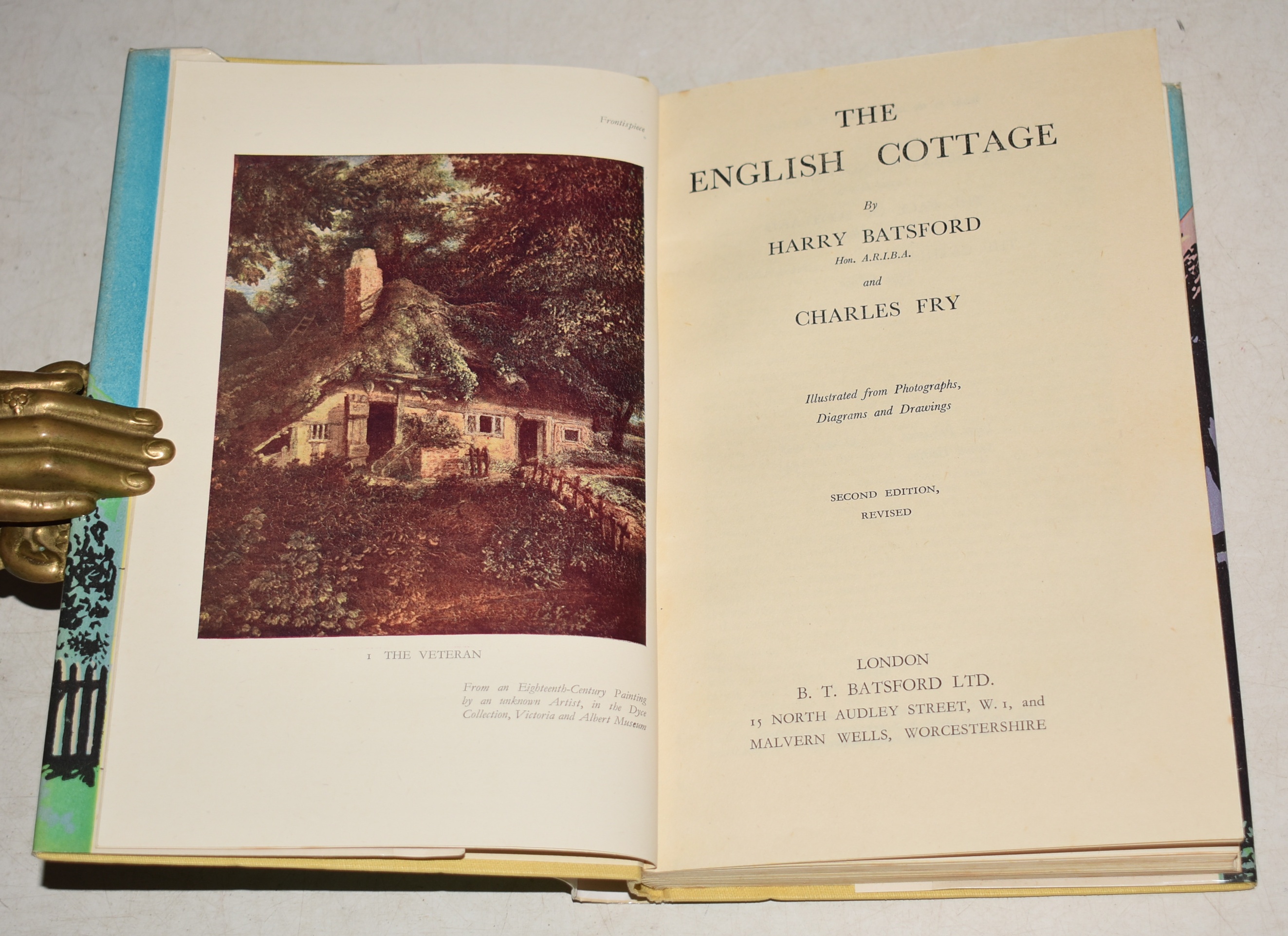 The English Cottage. The British Heritage Series. Illustrated from Photographs, Diagrams and Drawings.