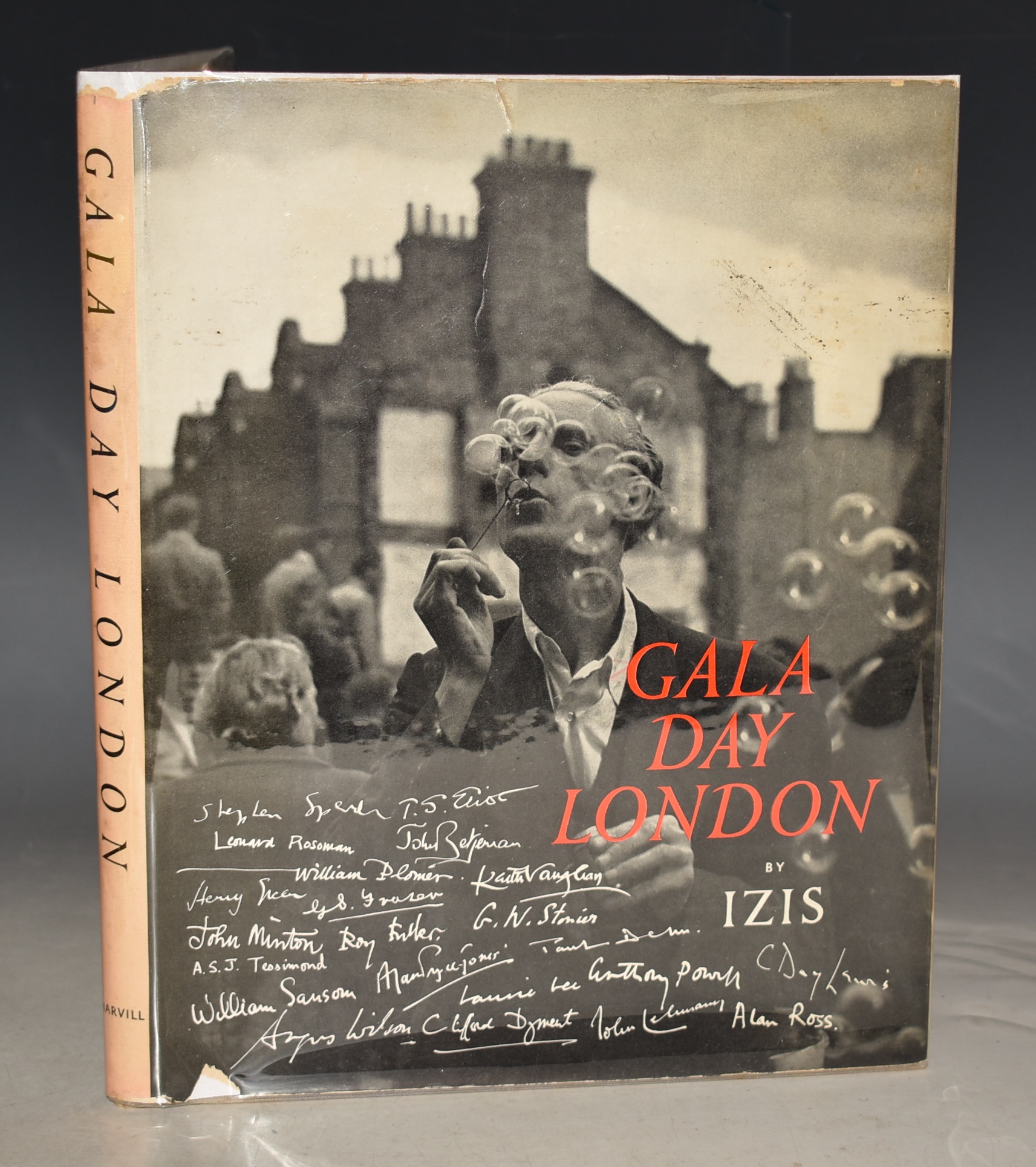 Gala Day London Photographs by Izis Bidermanas
