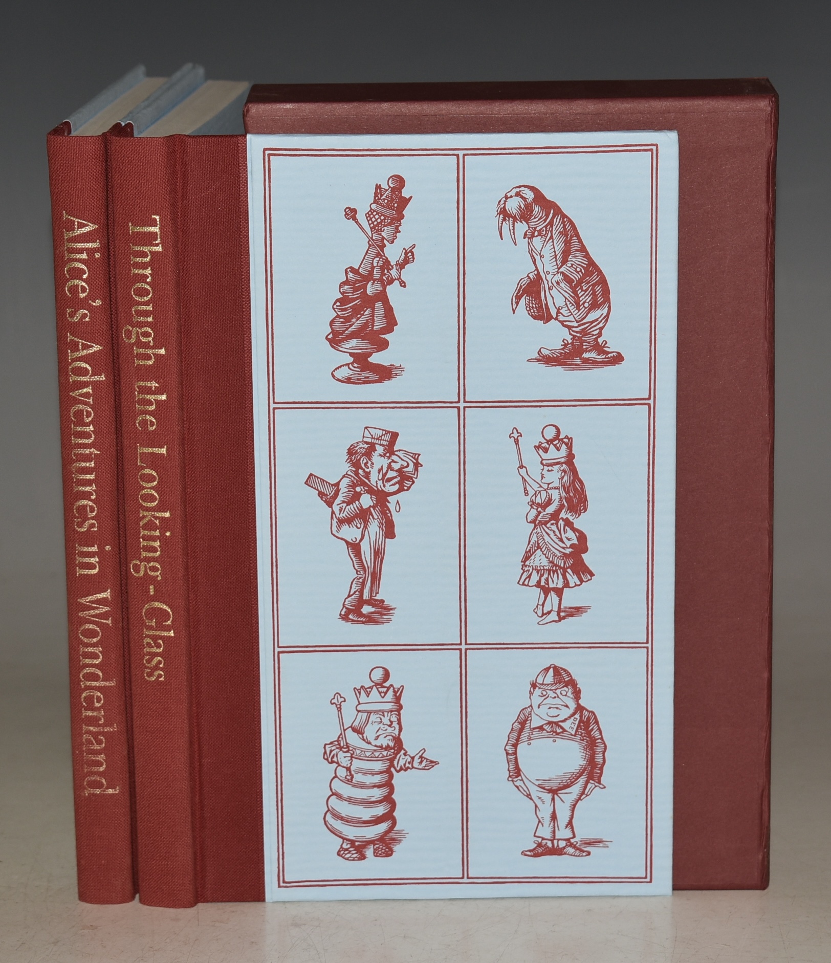 the　in　in　And　Wonderland.　Adventures　Alice's　Two　Volumes　Through　Looking-Glass.　Slipcase.