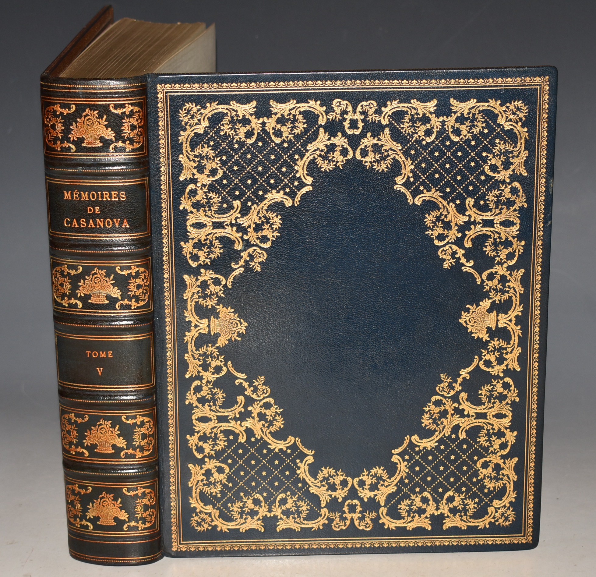 Mémoires de Casanova de Seingalt, écrits par lui-même. Illustrated with 200 full-page colour illustrations based on the original watercolours by Auguste LEROUX