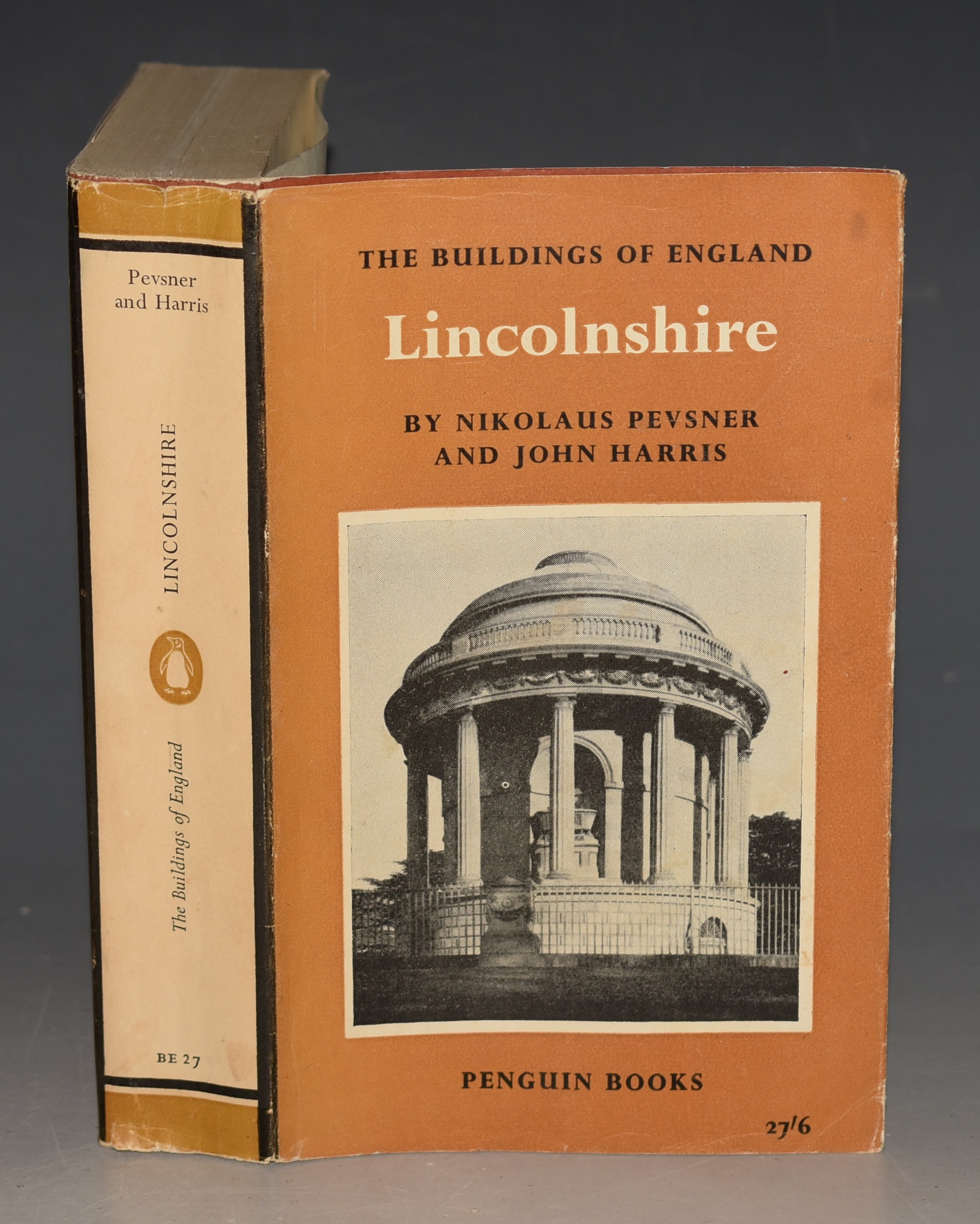 Lincolnshire. The Buildings of England.