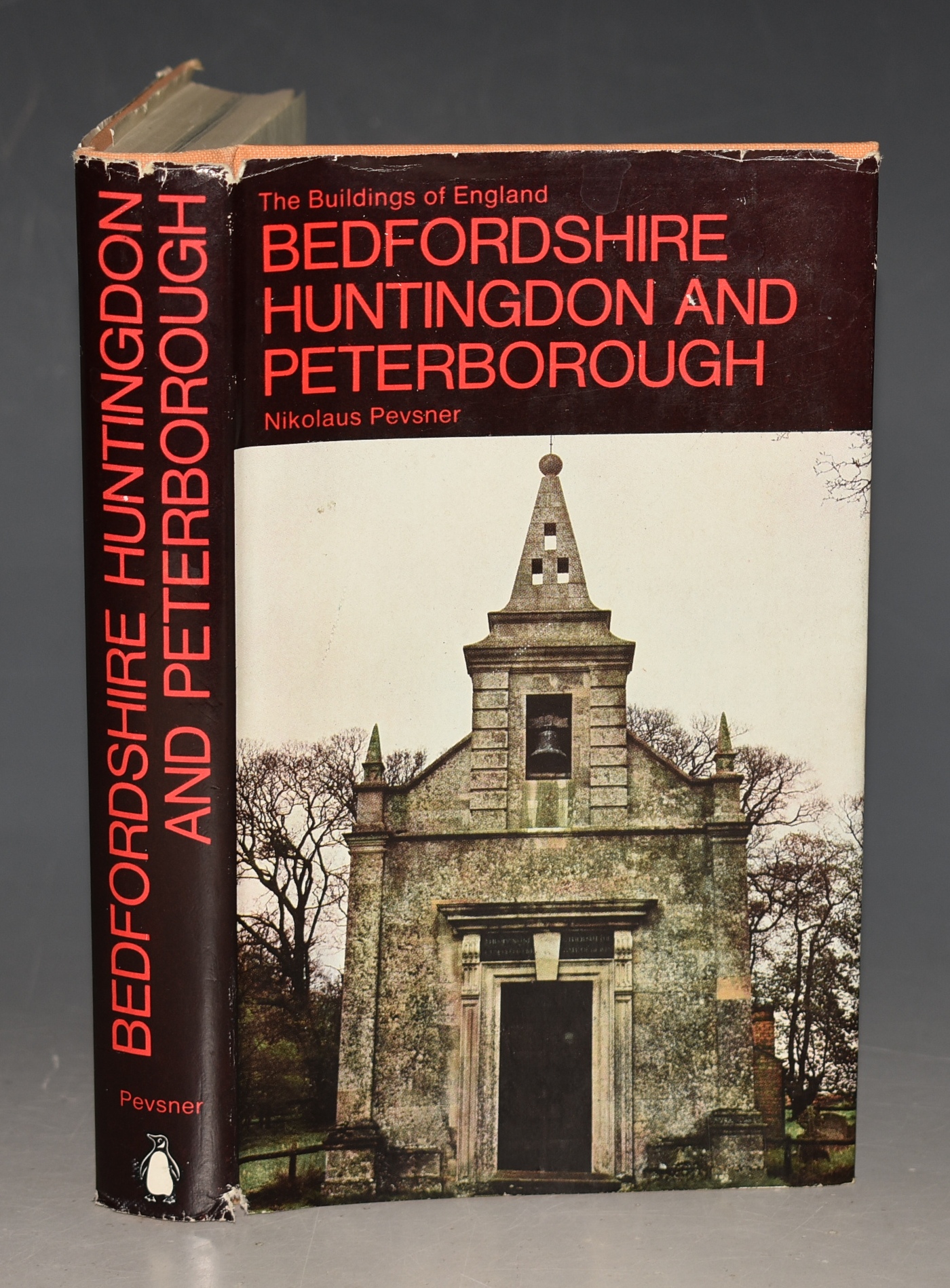 Bedfordshire. Huntingdon and Peterborough. (The Buildings of England).