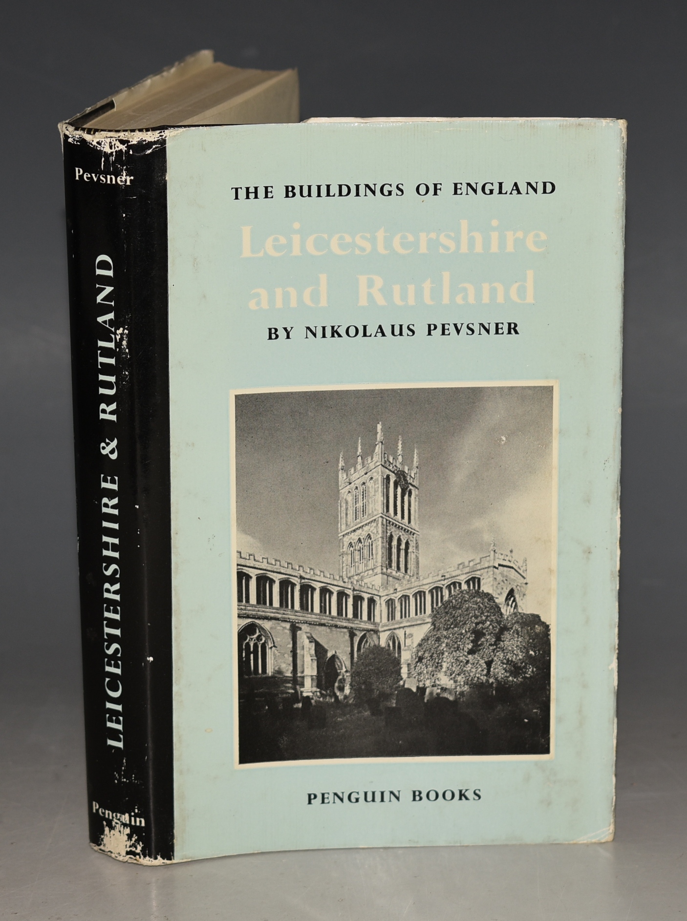 Leicestershire and Rutland. The Buildings of England.