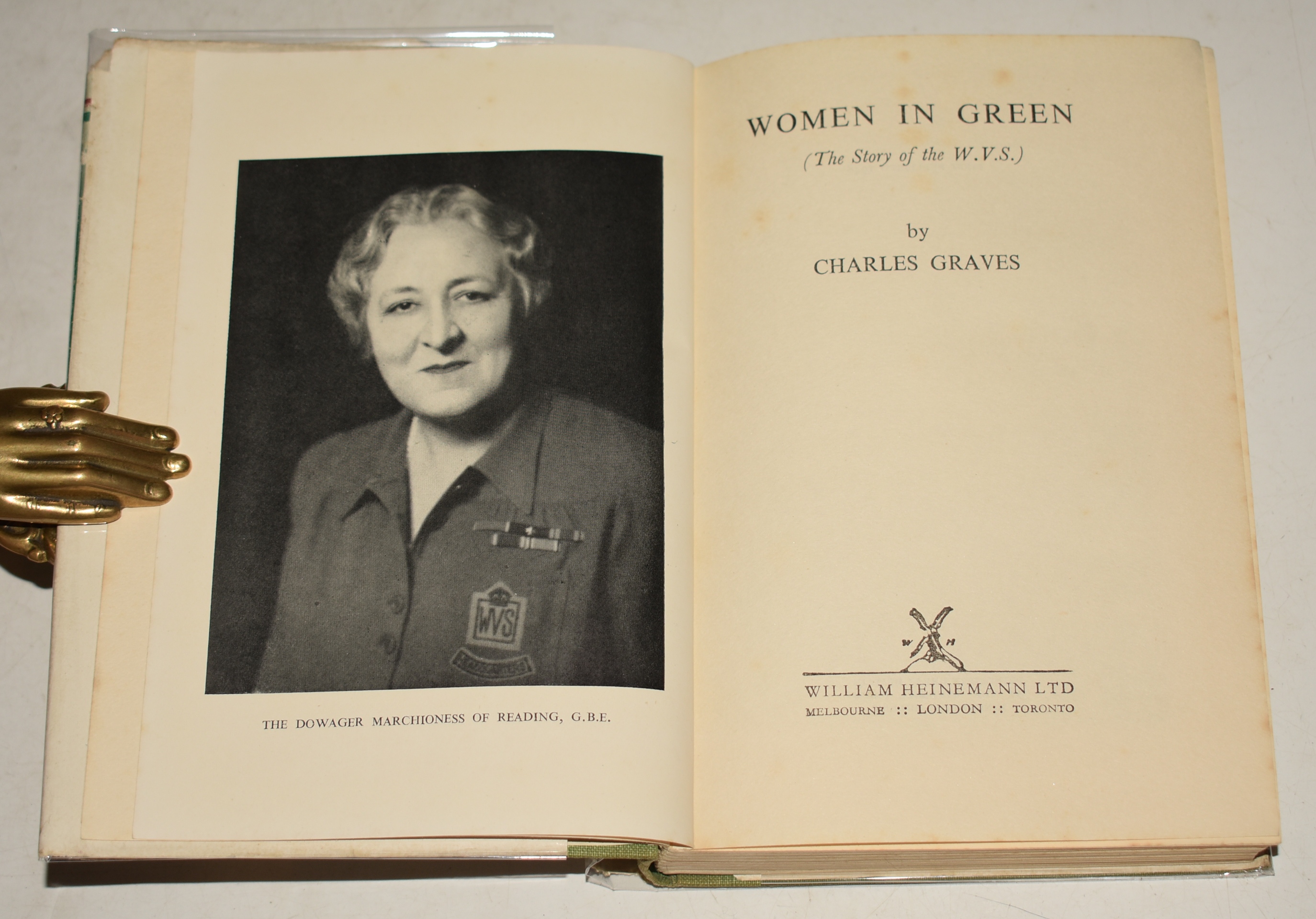Women In Green. The Story of the W.V.S.