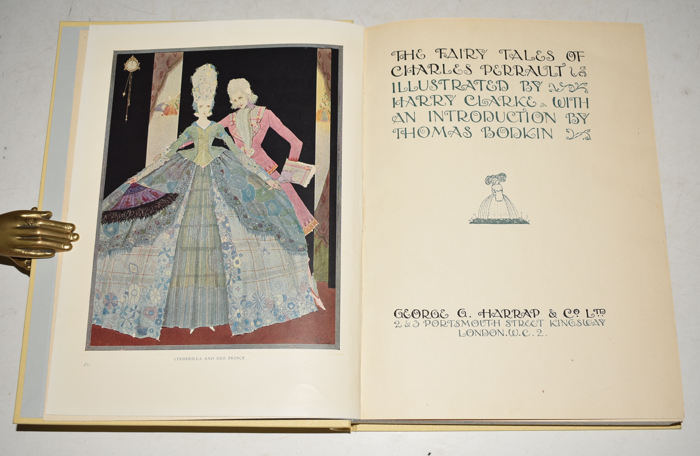 The Fairy Tales of Charles Perrault. Ilustrated by Harry Clarke with an Introduction by Thomas Bodkin.