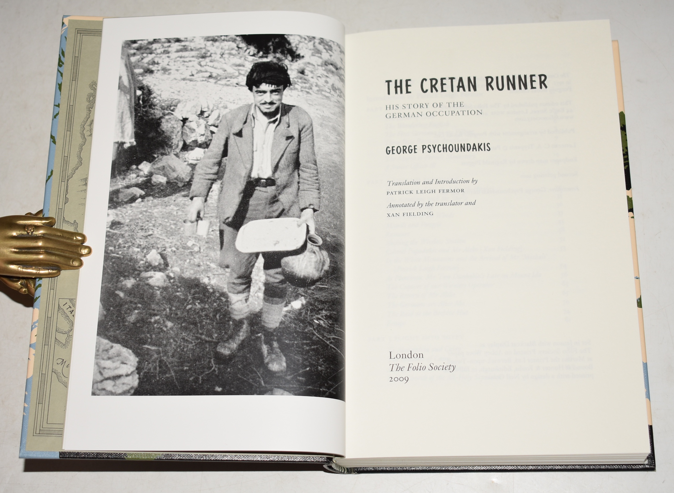 The Cretan Runner. His Story of the German Occupation. Translation and intro by Partick Leigh Fermor. Annotated by the Translator and Xan Fielding.